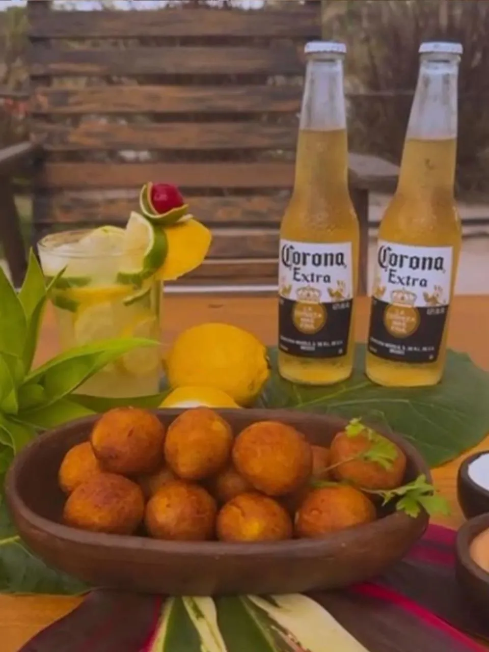 Petiscos e bebidas servidos no beach club Jericoacoara